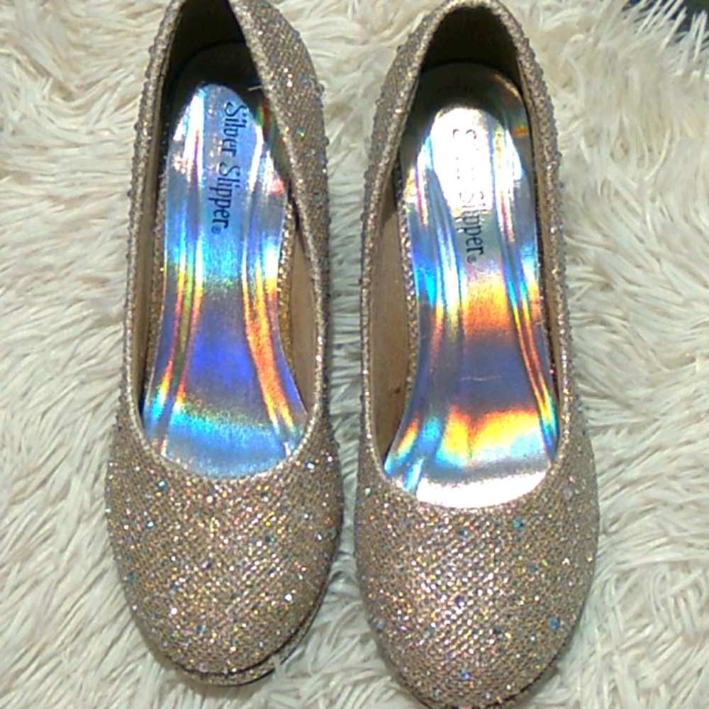 Silver Slipper NWOT Gold Sparkling Dress Shoes